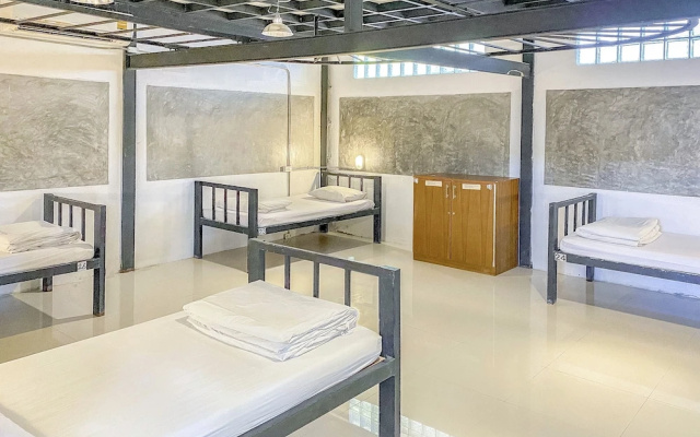 OYO 585 Freedom Hostel @ Phi Phi