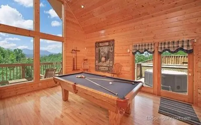 Knotty Pine Delight Holiday home