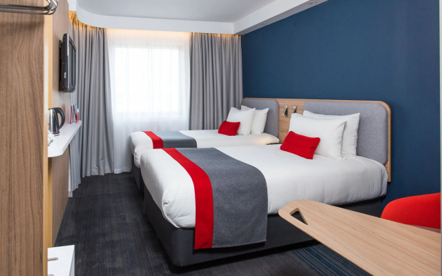 Отель Holiday Inn Express London Luton Airport by IHG
