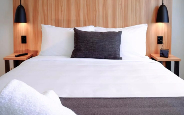 No. 9 Hotel