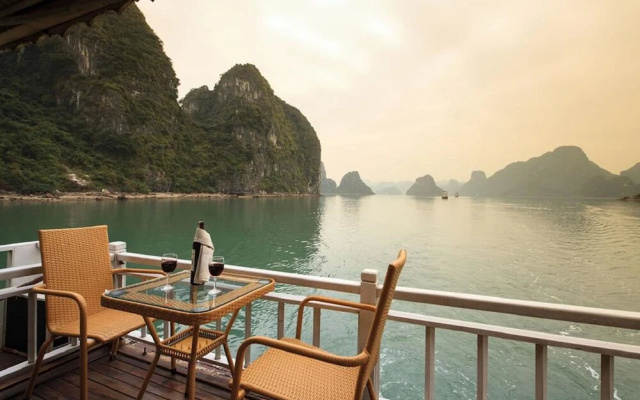Halong Bay Hai Au Cruise