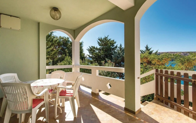 Nice Home in Stara Novalja With Wifi and 3 Bedrooms