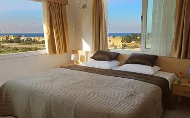 Fairmont Holiday Village