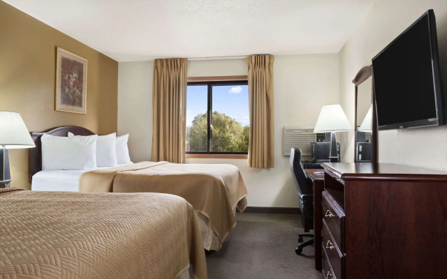 Travelodge by Wyndham La Porte/Michigan City Area
