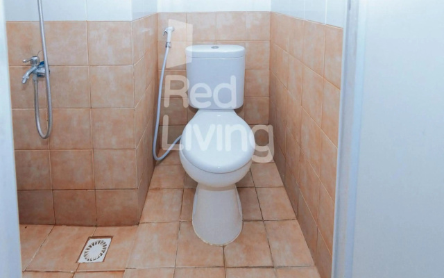 RedLiving Apartemen Green Pramuka - Family Group Tower Orchid
