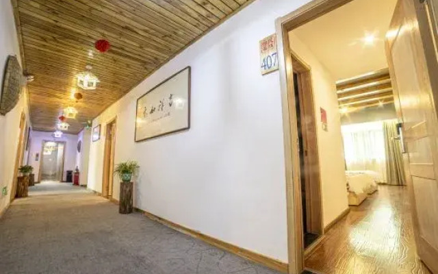 Ethnic Tribe River View Homestay (Zhenyuan Ancient Town Scenic Area)