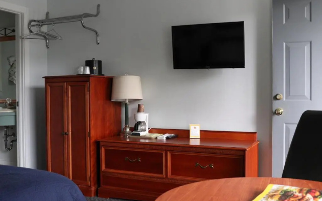 Admiral Motel
