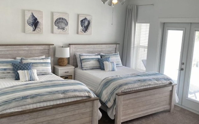 Pavilion Palms 103b