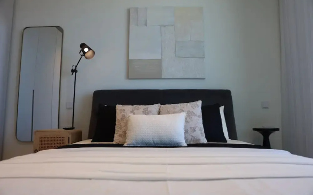 Luxury High Floor Suite Mercury Towers