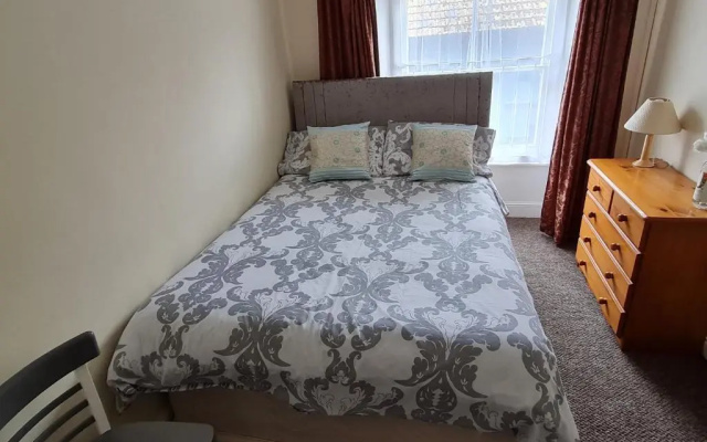 17 Bridge St, 3 bedroom flat