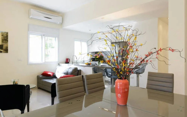 Comfort Family Apartment near Beach by FeelHome