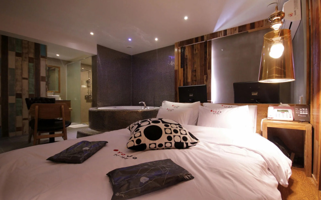 AIN Hotel