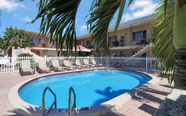 Carlton House Motel