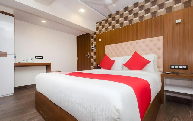 OYO 8760 Hotel Arma Residency