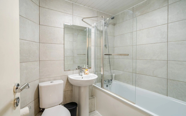 3-bed Apartment Near Hyde Park Leeds City Centre