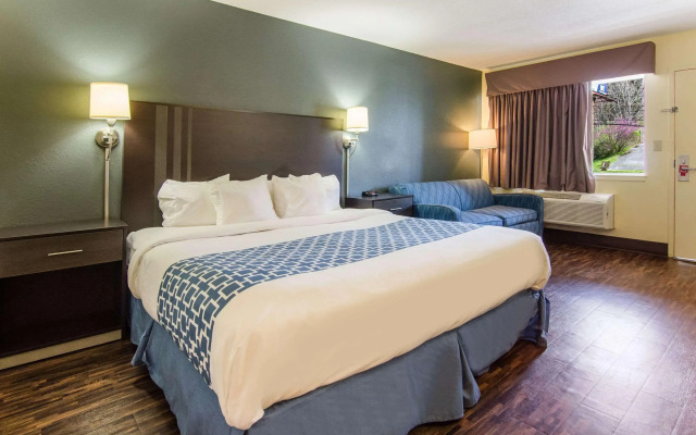 Econo Lodge Near Motor Speedway