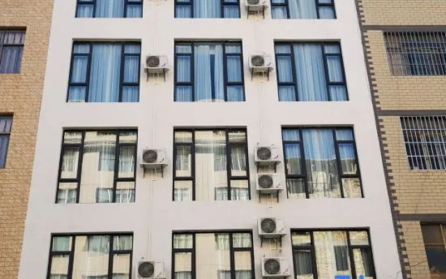 Qujing Blue Sea Light Luxury Hotel