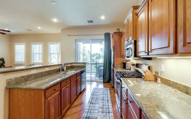 Tasteful Flagstaff Townhome w/ 2 Furnished Decks