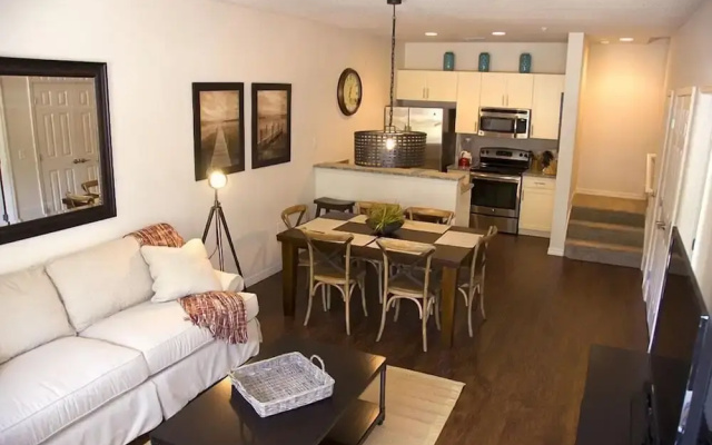 Lucaya 3 Bedroom 2 Bath Townhome!