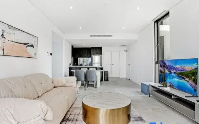 Stylish 2BR Apt with Views Near Parramatta