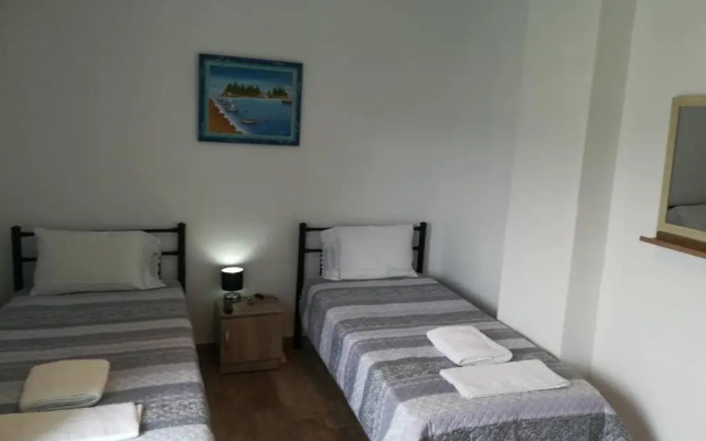 Gefyraki House