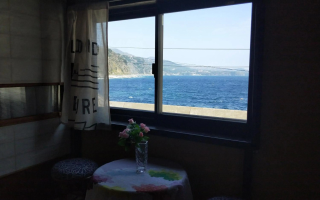 Izu Hokkawa Seaside Guesthouse 伊豆北川の家