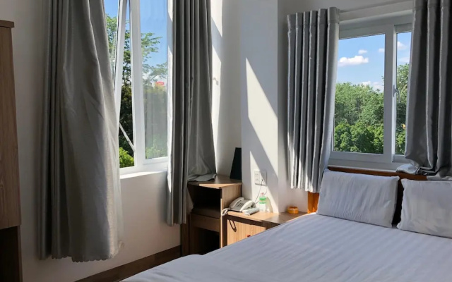 Anh Phat Hotel By Zuzu