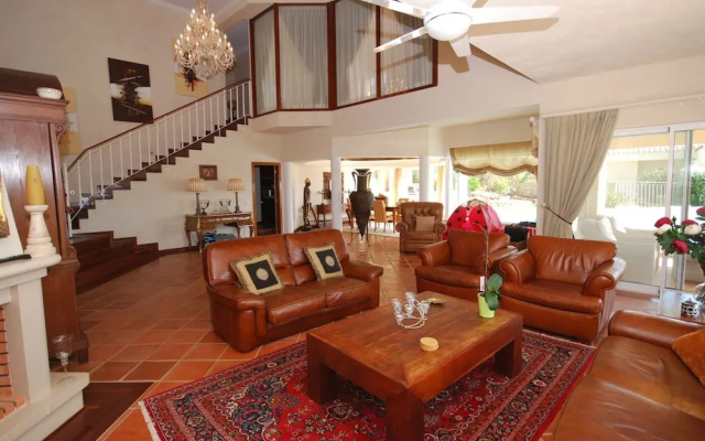 Lavish Villa With Private Swimming Pool