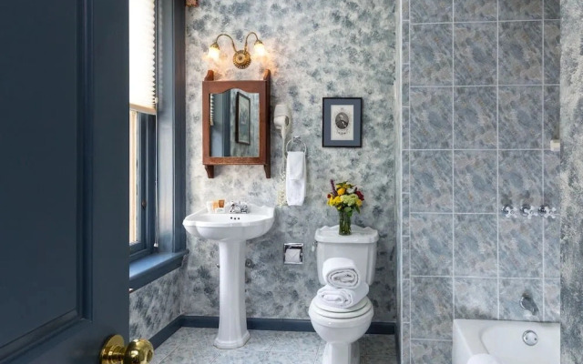 The Lafayette Inn