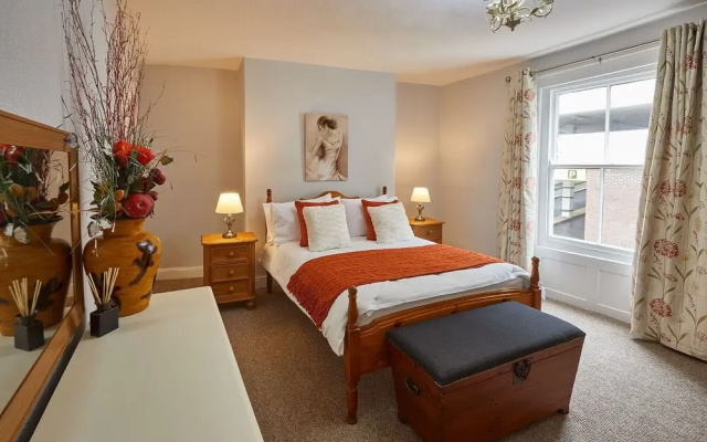 Central Retreat in Scarborough