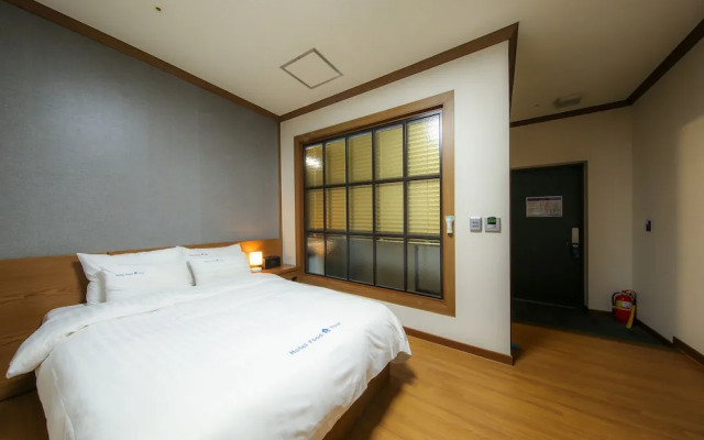 Bolton Hotel