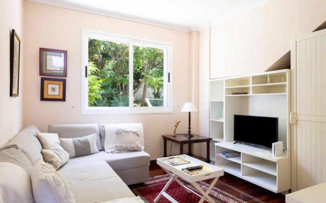 Home2Book Stunning Villa Raquel, Pool & View