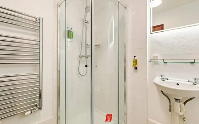 The George Inn Hotel Rooms - Room 6