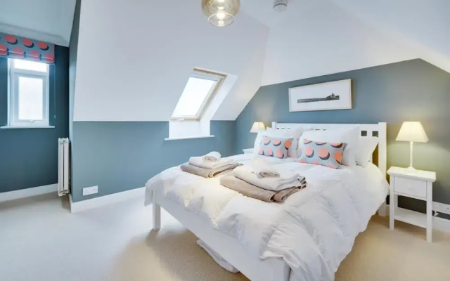 Super 5 Bedroom Family Friendly Retreat Rustington