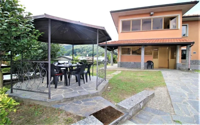 Uncle Enrys house - Family house