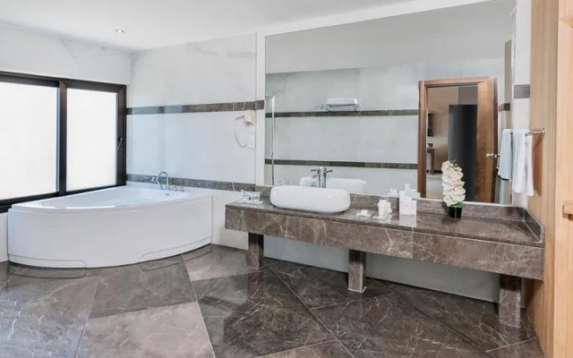 Nuhun Gemisi Deluxe Spahotel