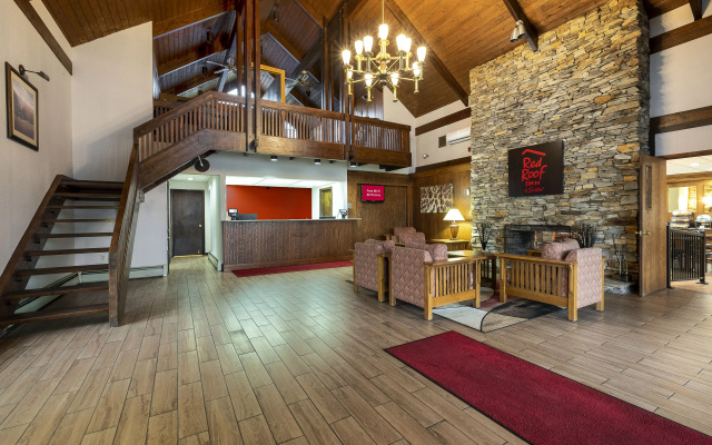 Red Roof Inn & Suites Hazleton