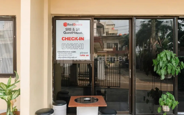 SR Residence Near Mall Ciputra Cibubur Mitra RedDoorz