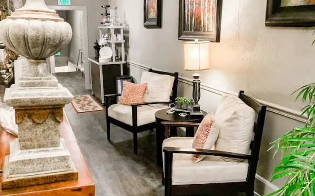 The Loft on the Square Guest Suites