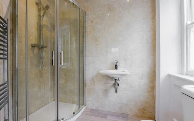 Luxury Listed Townhouse 350 Yds From Racecourse