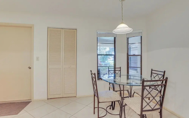 Lanai + Community Pool Access: Sarasota Oasis!