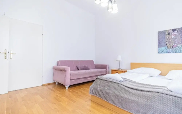 Affordable Cozy 2BR Apt Near Stadthalle