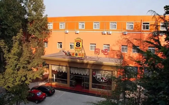 Super 8 Hotel
