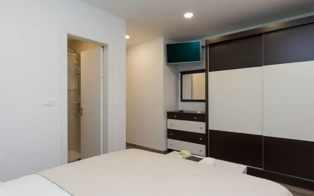 Apartment H&D - Two Bedroom Apartment With Balcony and Sea View