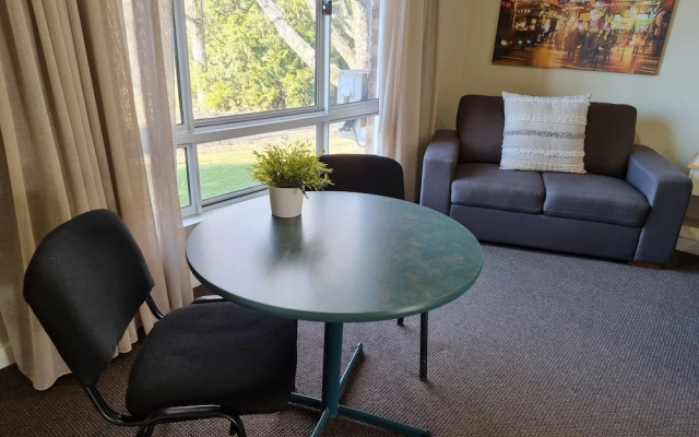 Tumbarumba Motel & Elms Restaurant
