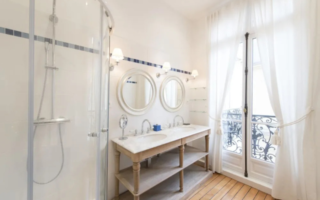 Duplex Near Trocadero