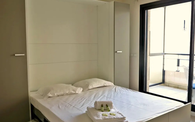 Modern and Cosy Studio