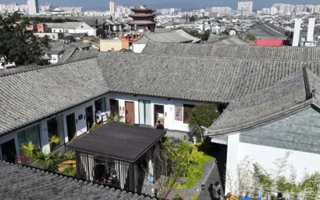 Jianshui Past and Present Courtyard Hotel