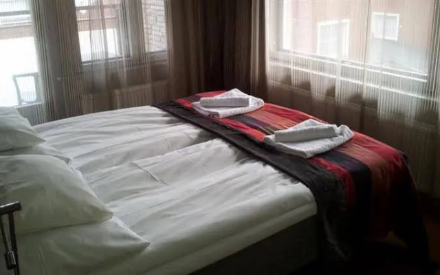 Levi Suites Unna Mannu