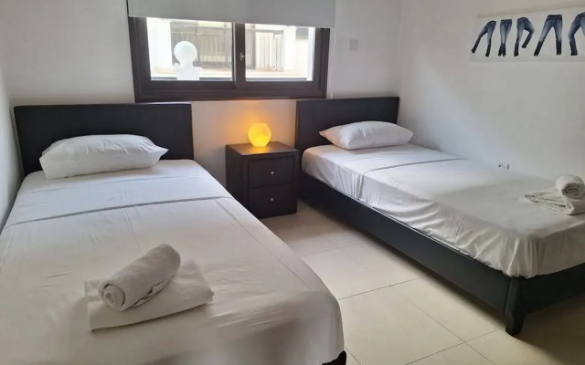 Paramount Gardens Resorts D204